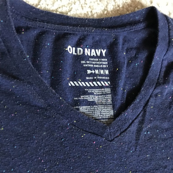 Old navy men’s medium v-neck t-shirt - Picture 2 of 2